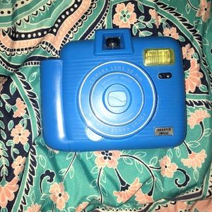 polaroid camera (needs film)